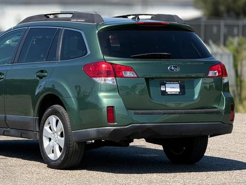 Used 2011 Subaru Outback 2.5i Limited AWD/4WD image 16