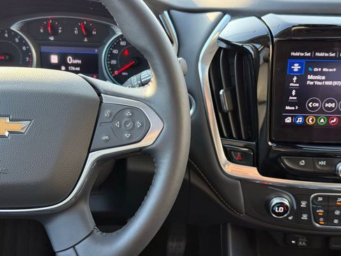 Used 2021 Chevrolet Traverse LT w/ LT Premium Package image 18