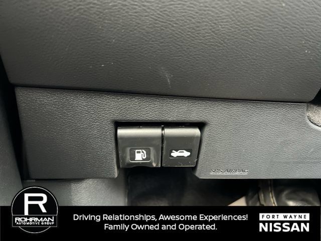 Used 2025 Nissan Versa SR w/ Trunk Package FWD image 24