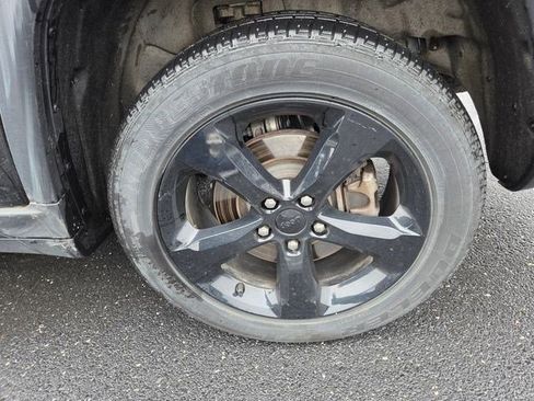 Used 2023 Jeep Grand Cherokee L Altitude AWD/4WD image 27