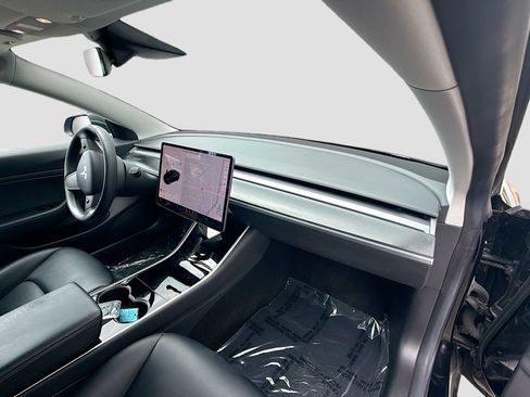 Used 2019 Tesla Model 3 Standard Range RWD image 31