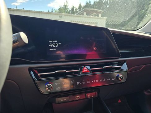 Used 2023 Kia Niro Wind w/ Wind Preserve Package FWD image 11