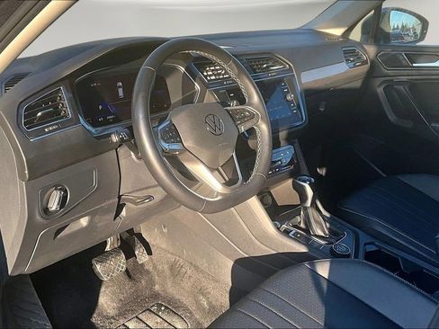 Used 2022 Volkswagen Tiguan SE image 17