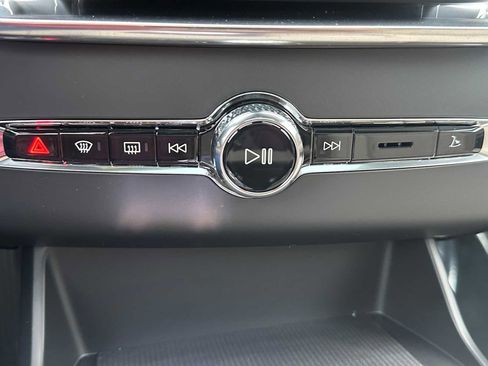 New 2026 Volvo XC90 B6 Plus w/ Protection Package Premier image 32