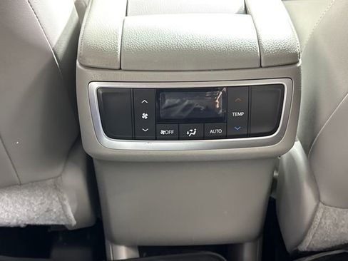Used 2019 Toyota Highlander XLE AWD/4WD image 27