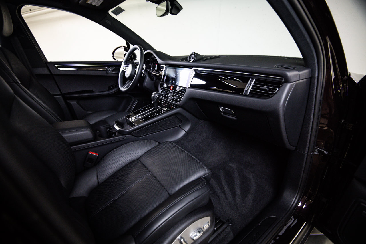 Certified 2026 Porsche Macan AWD/4WD image 28