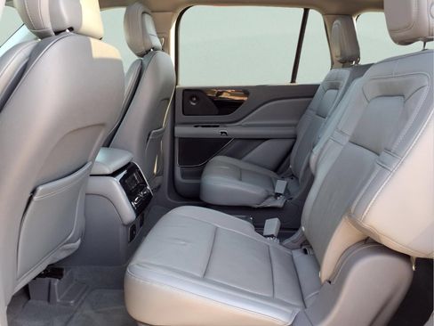 Used 2020 Lincoln Aviator Reserve w/ Elements Package Plus RWD image 11