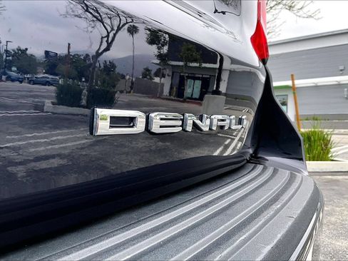 Used 2024 GMC Yukon Denali Ultimate AWD/4WD image 11
