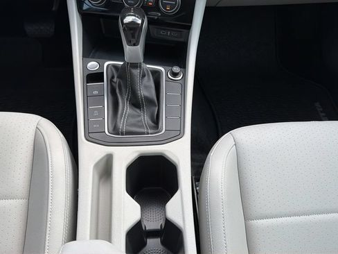 Certified 2024 Volkswagen Jetta SE w/ Panoramic Sunroof Package FWD image 22