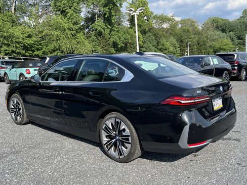 Used 2025 BMW i5 xDrive40 w/ Premium Package image 6