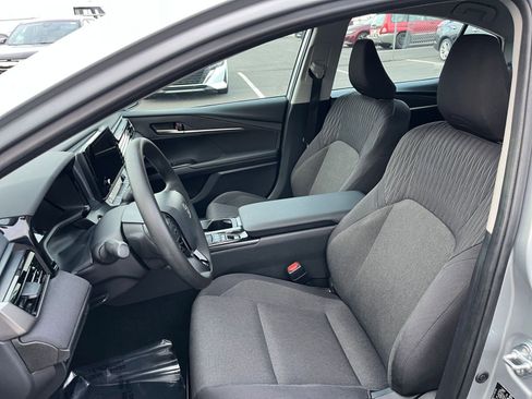 Used 2025 Toyota Camry LE image 35