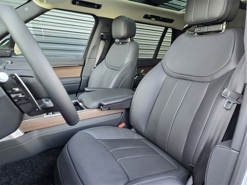 New 2026 Land Rover Range Rover Long Wheelbase SE image 12