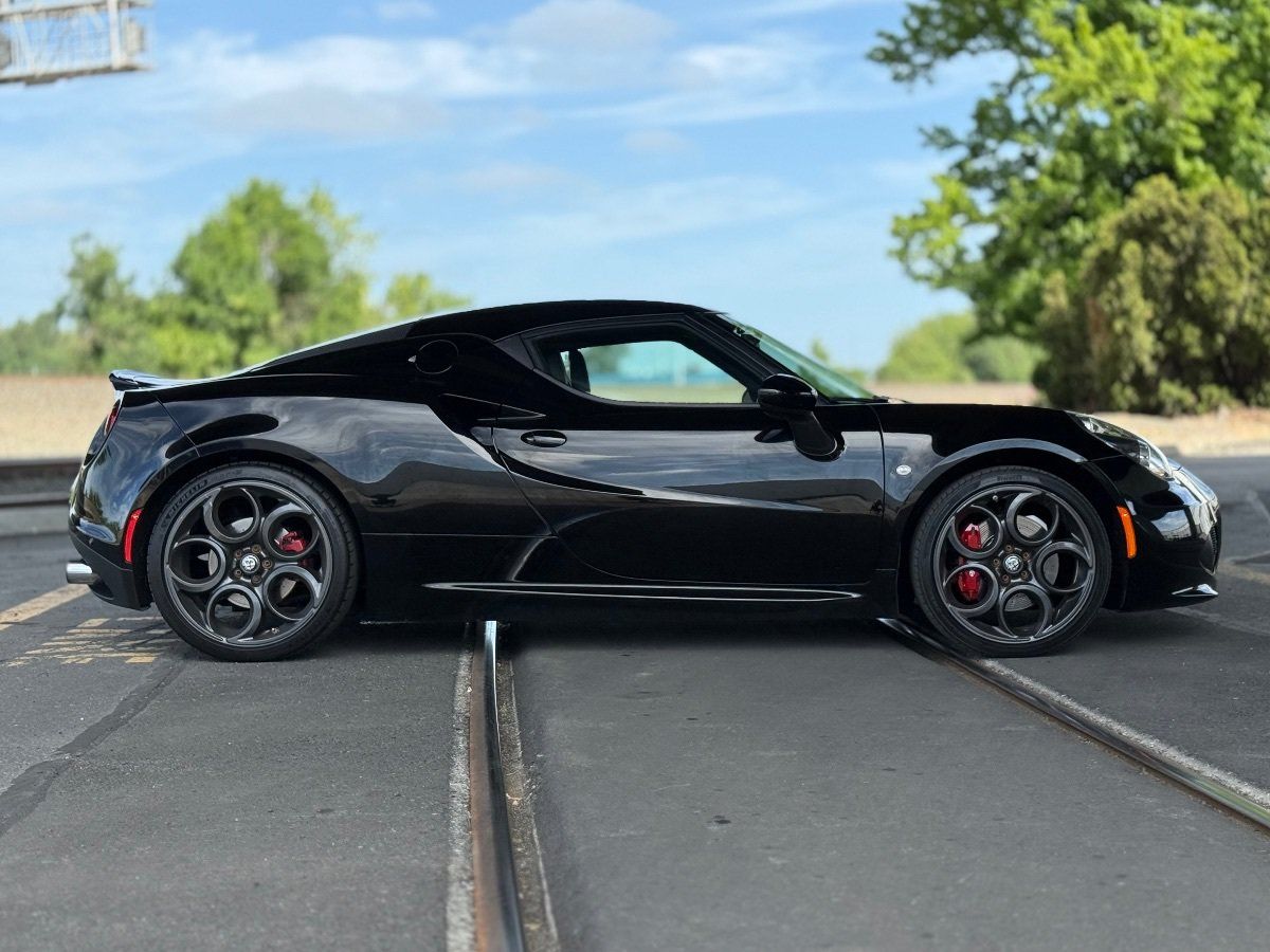 Used 2018 Alfa Romeo 4C Coupe w/ Convenience Group - Coupe RWD image 4