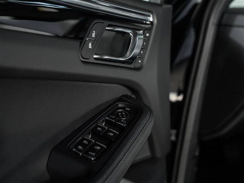 Certified 2026 Porsche Macan AWD/4WD image 23
