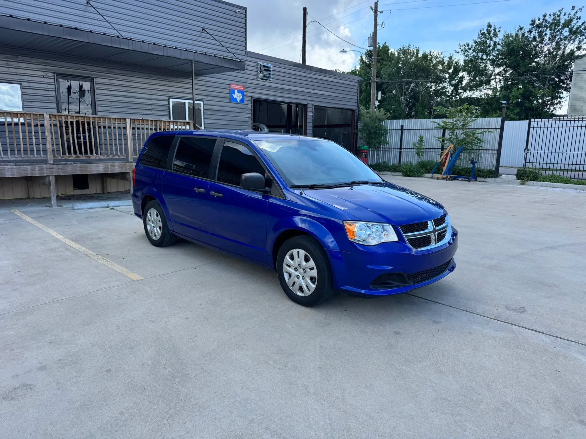 Used 2019 Dodge Grand Caravan SE w/ UConnect Hands-Free Group FWD image 12