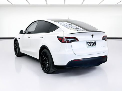 Used 2024 Tesla Model Y Long Range AWD/4WD image 6