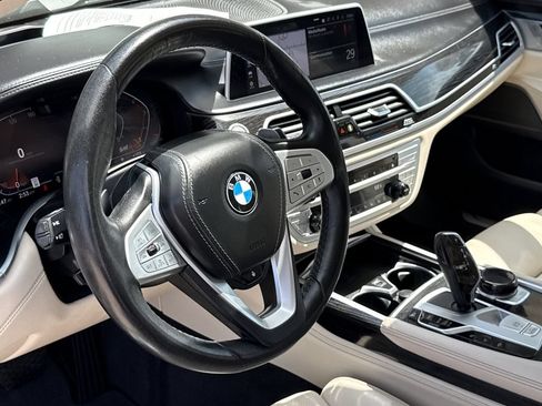 Used 2022 BMW 750Li xDrive AWD/4WD image 20