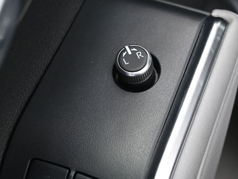 Used 2022 Toyota Highlander Limited image 12