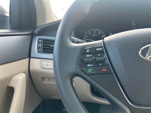 Used 2017 Hyundai Sonata SE image 19