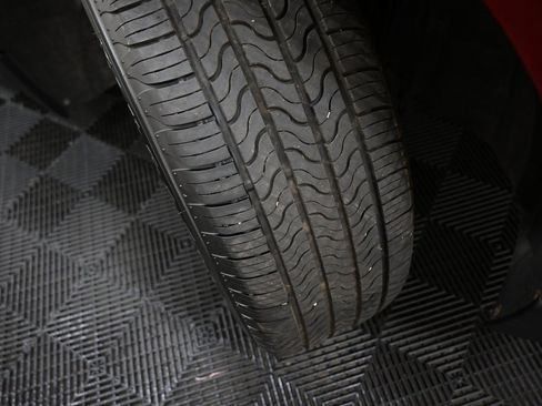 Used 2019 Chevrolet Equinox LT w/ Driver Convenience Package image 32