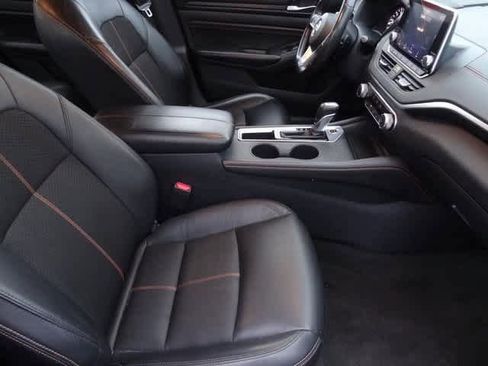 Used 2022 Nissan Altima 2.5 SR image 14