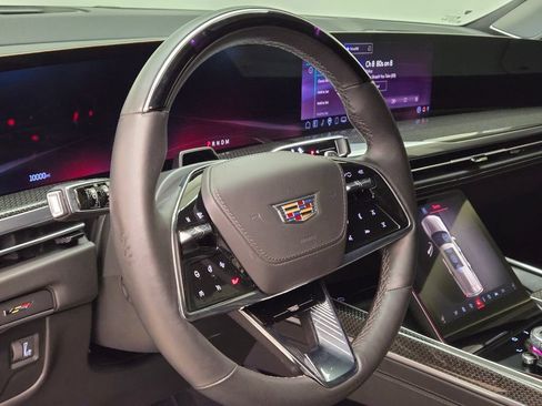 Used 2025 Cadillac Escalade V AWD/4WD image 32