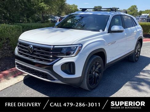 Used 2025 Volkswagen Atlas Cross Sport SE AWD/4WD image 1