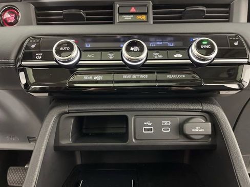Used 2025 Honda Pilot Touring image 23
