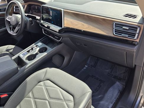 Certified 2024 Volkswagen Atlas SE FWD image 19