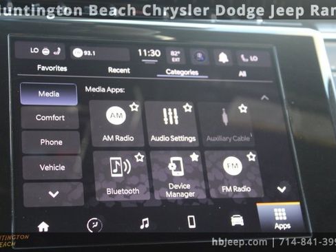 Used 2023 Jeep Grand Cherokee Altitude image 27