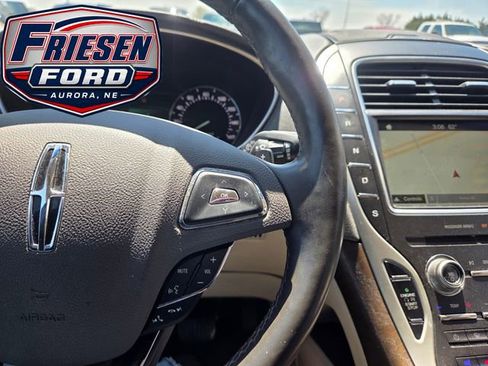 Used 2016 Lincoln MKX Reserve w/ Technology Package FWD image 15