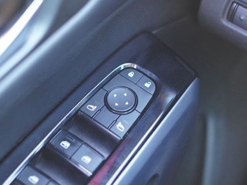 Used 2022 Nissan Pathfinder SL image 34