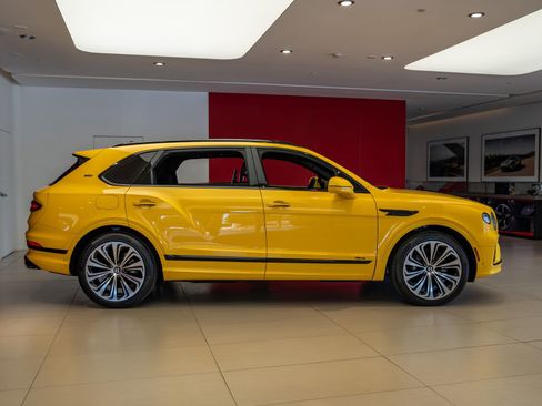 Used 2023 Bentley Bentayga Extended Wheelbase AWD/4WD image 5