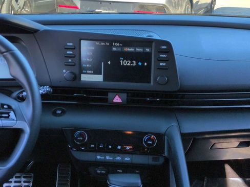 Used 2025 Hyundai Elantra Sport image 28