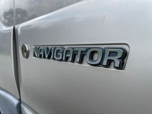 Used 2001 Lincoln Navigator 4WD image 9