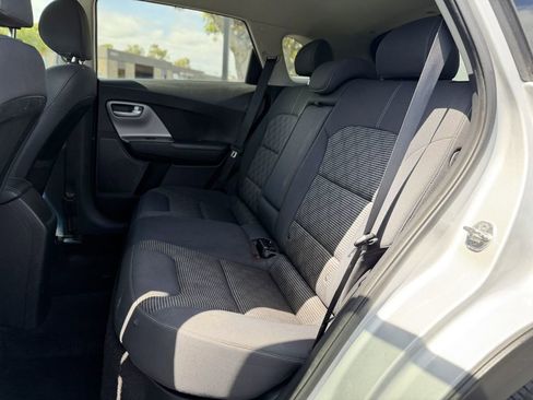 Used 2017 Kia Niro LX FWD image 13