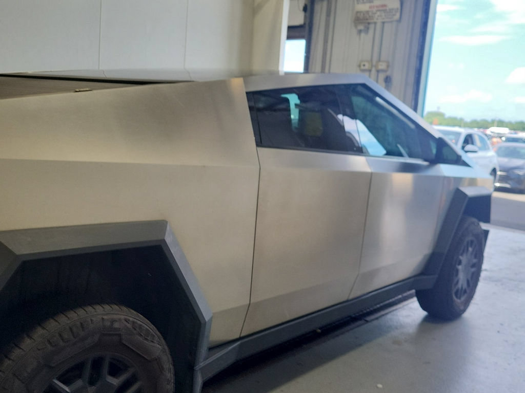 Used 2024 Tesla Cybertruck AWD Crew Cab image 4