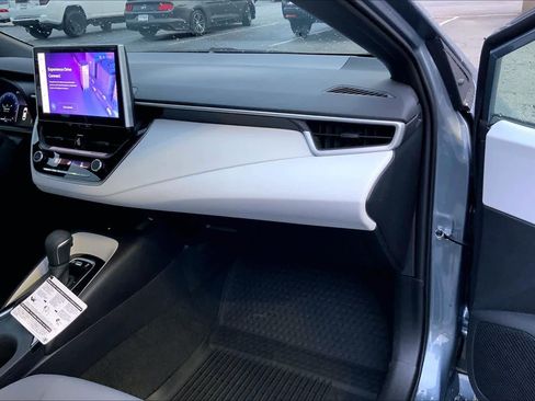 Used 2026 Toyota Corolla SE w/ SE Package image 34