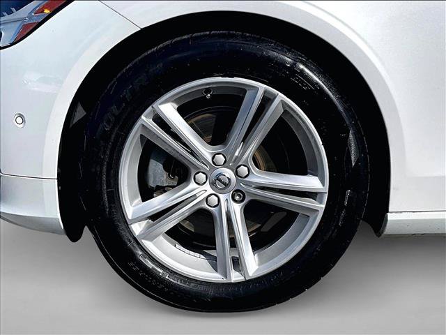 Used 2018 Volvo S90 T5 Momentum w/ Convenience Package FWD image 10