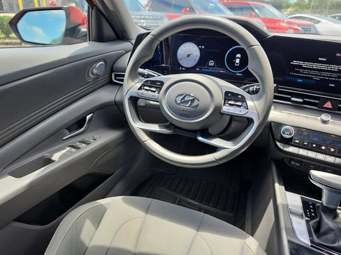 Used 2023 Hyundai Elantra SEL w/ Convenience Package FWD image 8