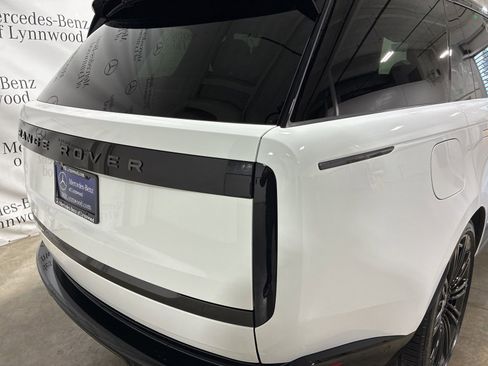 Used 2025 Land Rover Range Rover SE AWD/4WD image 10