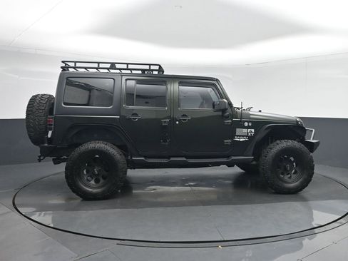 Used 2012 Jeep Wrangler Unlimited Sahara image 8