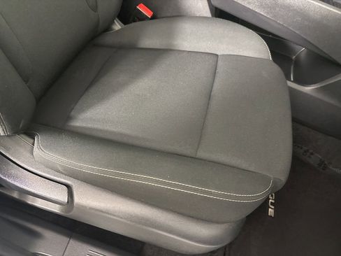 Used 2023 Nissan Rogue S image 27