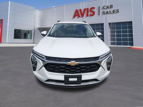Used 2025 Chevrolet Trax LT w/ LT Convenience Package FWD image 2