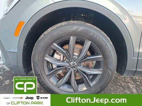 Used 2024 Volkswagen Tiguan SE image 10