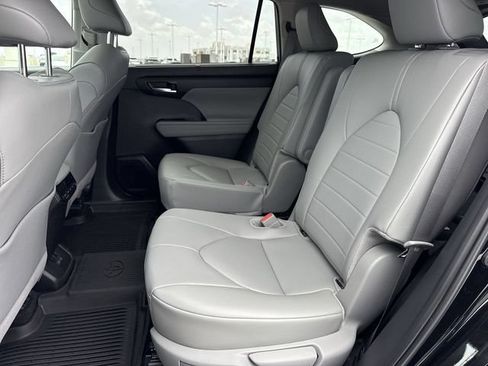 Used 2026 Toyota Highlander XLE AWD/4WD image 23