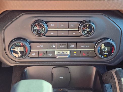 Used 2024 Ford Bronco Outer Banks w/ Sasquatch Package AWD/4WD image 19