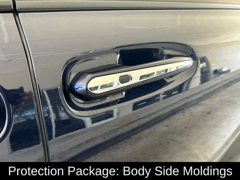 Used 2025 Toyota Sienna XLE FWD image 17