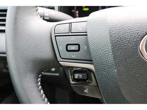 Used 2026 Toyota Camry SE FWD image 15