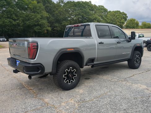 Used 2024 GMC Sierra 2500 AT4X AWD/4WD image 3